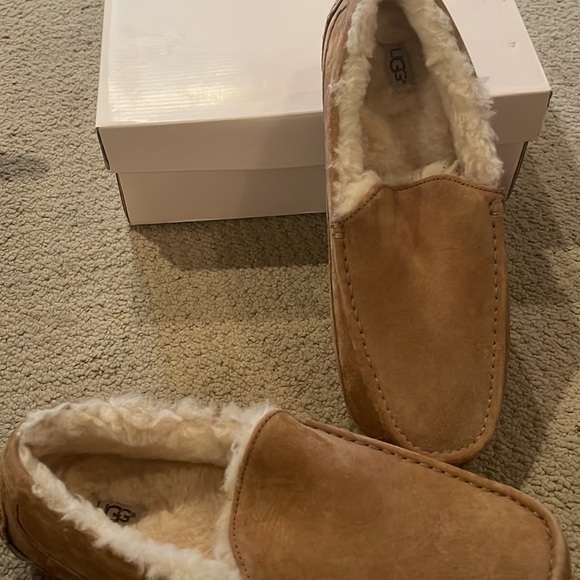 Uggs - Picture 2 of 2